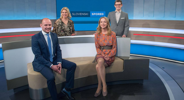 Die „Dober dan, Koroška/Štajerska“-Moderatorinnen und Moderatoren v.l.n.r.: Magda Fresacher-Kropiunig, Alexander Tolmaier, Miran Kelih und Mira Grötschnig-Einspieler. (c) ORF Kärnten