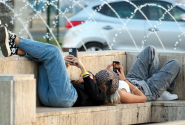 Jugendliche am Handy