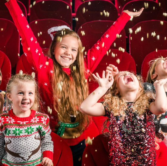 Kinder im Cineplexx Kinosaal