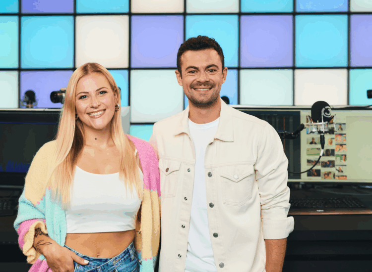 Neues Ö3-Wecker-Team mit Philipp Bergsmann & Anna Kratki © Hitradio Ö3/Roman Pfeiffer