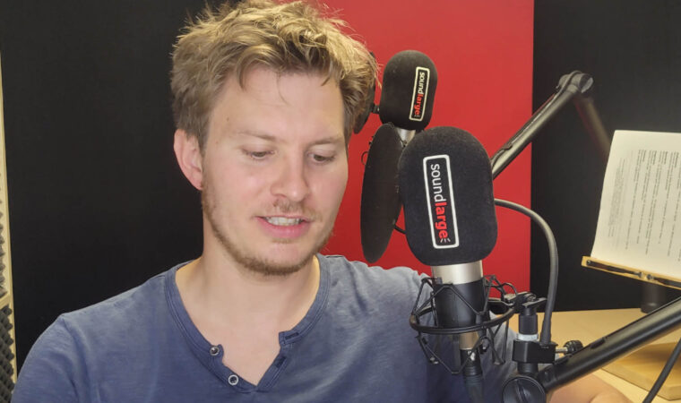 Neutral_Studio_Studio A_Reinhard Hütter beim Sprechen_2025_01 Neutral_Studio_Studio A_Reinhard Hütter beim Sprechen_2025_01