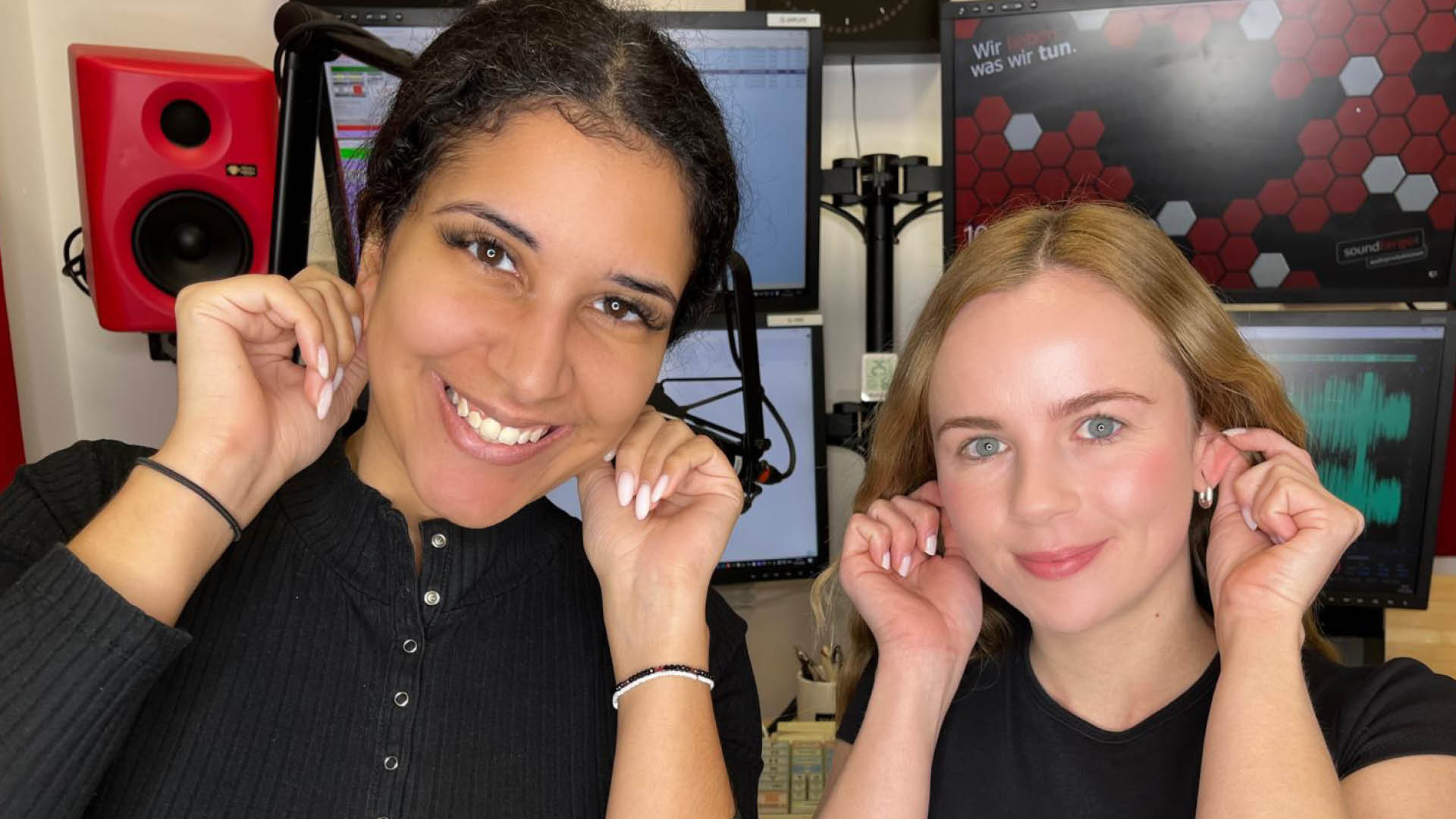 Neutral_Studio_soundlarge_Studio_Welttag_Hören_Shady_Elli_2026 Shady & Elli im Studio zum Welttag des Hörens