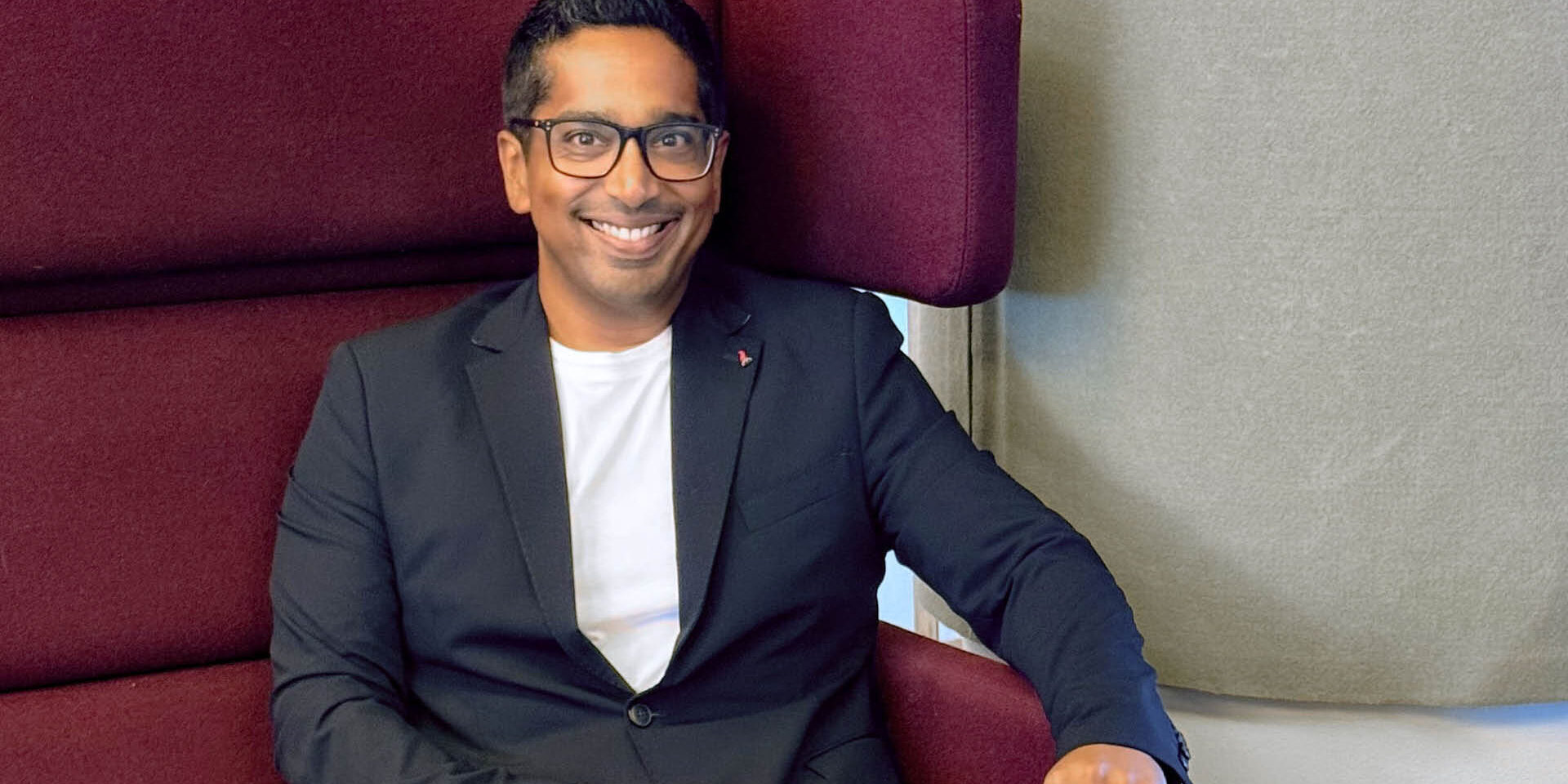 Radio Wien bekommt Verstärkung: Mit Jeremy Fernandes erweitert ab Juli ein erfahrener Radiomacher das Moderatorenteam des Senders.