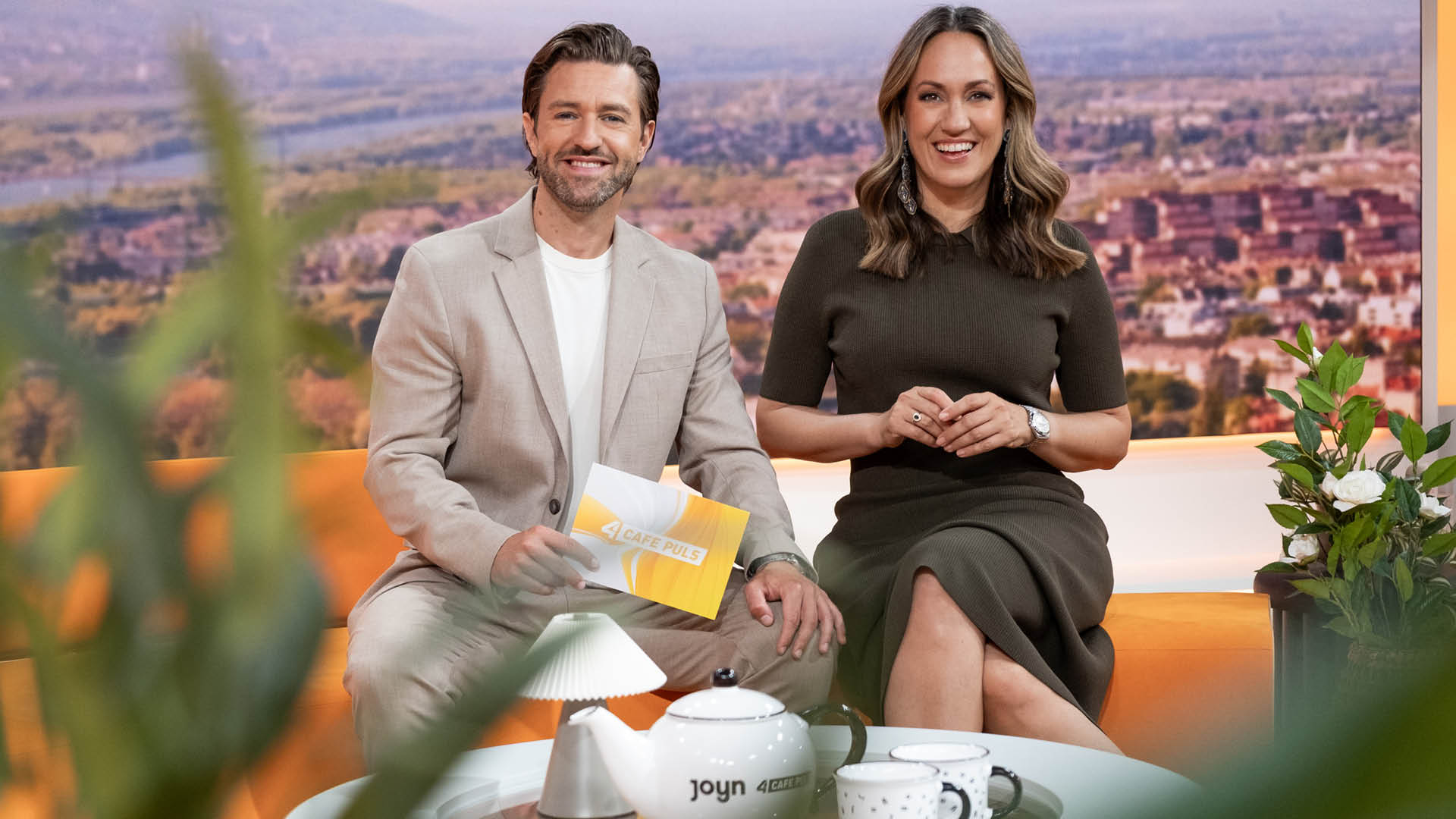 Kunde_Medien_PULS4_Cafe Puls_neues Duo_02_2026 Bianca Schwarzjirg & Alex Kratki starten ab 14. September als neues „Café Puls“-Duo mit Österreich in den Tag